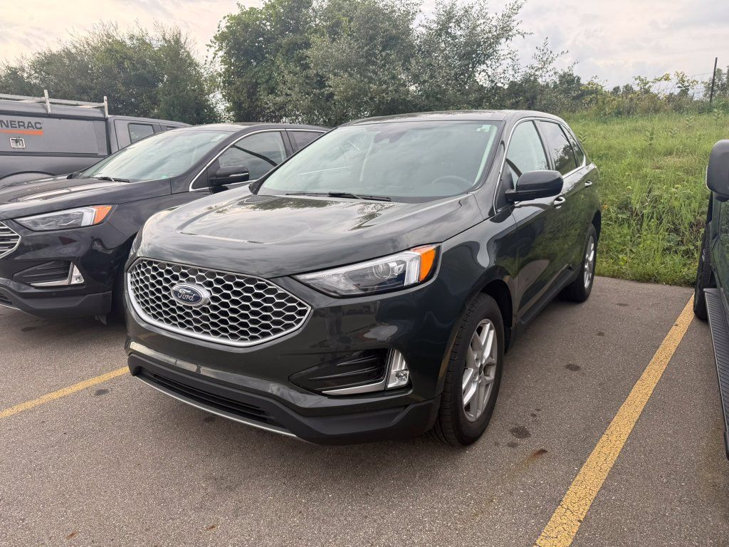 Certified 2024 Ford Edge SEL w/ Convenience Package AWD/4WD image 3