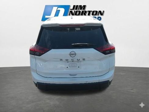 Used 2025 Nissan Rogue SV FWD image 8