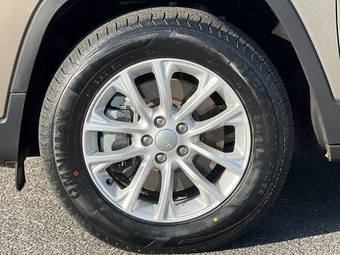 Used 2020 Jeep Cherokee Latitude image 11