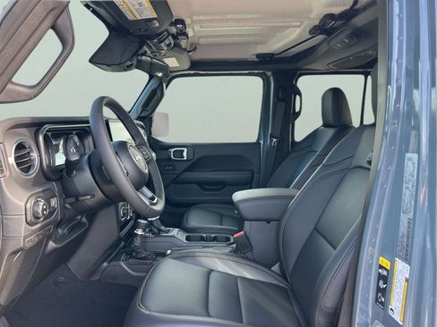 New 2026 Jeep Gladiator Sport AWD/4WD image 11