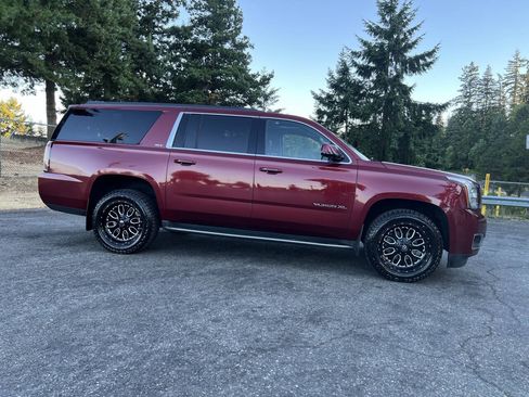 Used 2019 GMC Yukon XL SLT w/ Open Road Package AWD/4WD image 4