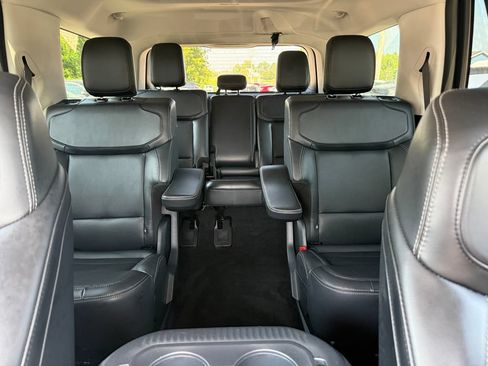 Used 2025 Ford Expedition Platinum AWD/4WD image 30