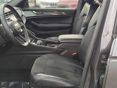 Used 2022 Jeep Grand Cherokee Altitude image 16