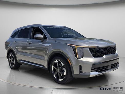 Certified 2025 Kia Sorento EX AWD/4WD image 9