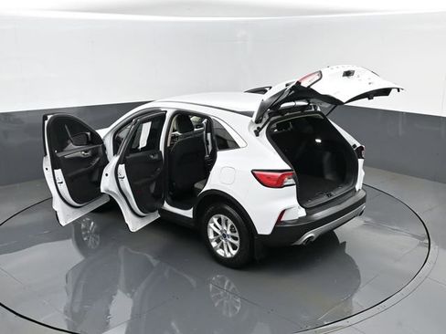 Used 2020 Ford Escape SE image 26