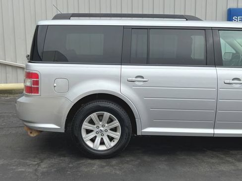 Used 2011 Ford Flex SE image 17