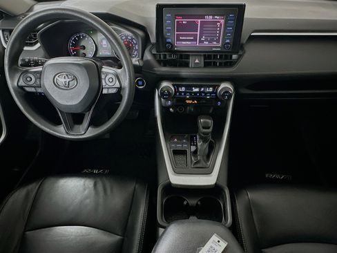 Used 2021 Toyota RAV4 XLE w/ Convenience Package FWD image 27