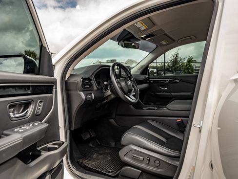 Used 2025 Honda Pilot EX-L image 18