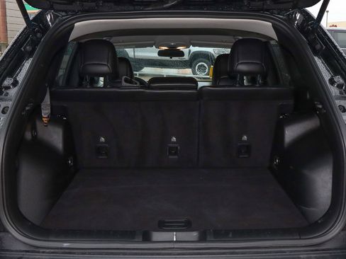 Used 2019 Jeep Cherokee Latitude Plus w/ Cold Weather Group FWD image 9