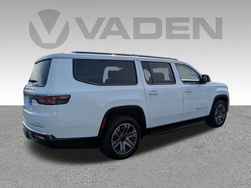Used 2024 Jeep Wagoneer L Series II w/ Flexible Seating Group RWD image 26