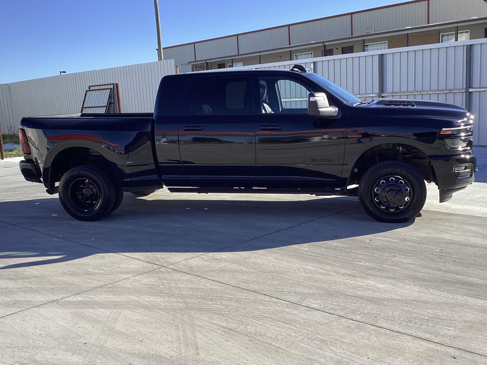 Used 2025 RAM 3500 Laramie AWD/4WD image 4