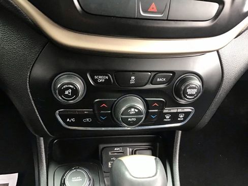 Used 2016 Jeep Cherokee Limited image 26