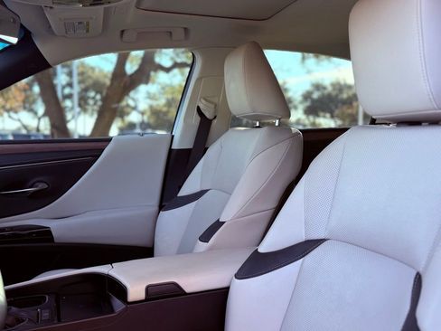 Used 2024 Lexus ES 350 350 w/ Premium Package image 29