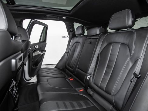 Used 2022 BMW X5 sDrive40i w/ M Sport Package RWD image 14