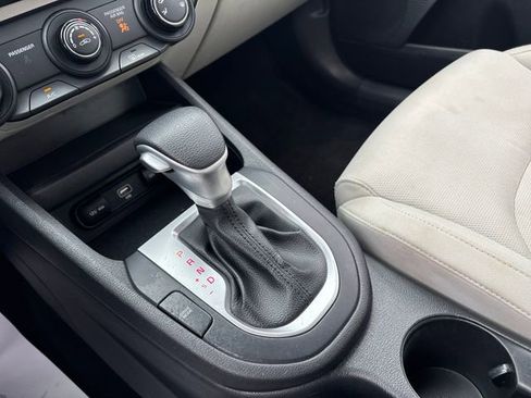 Used 2023 Kia Forte LXS w/ LXS Technology Package FWD image 18