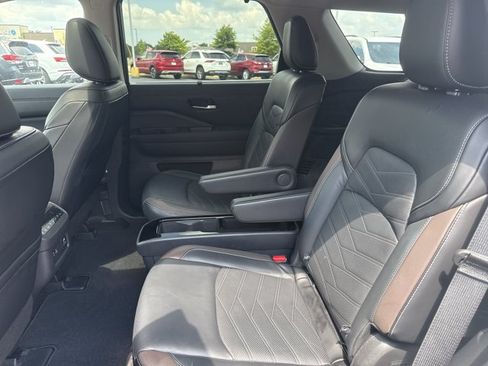 Certified 2024 Nissan Pathfinder Platinum AWD/4WD image 6
