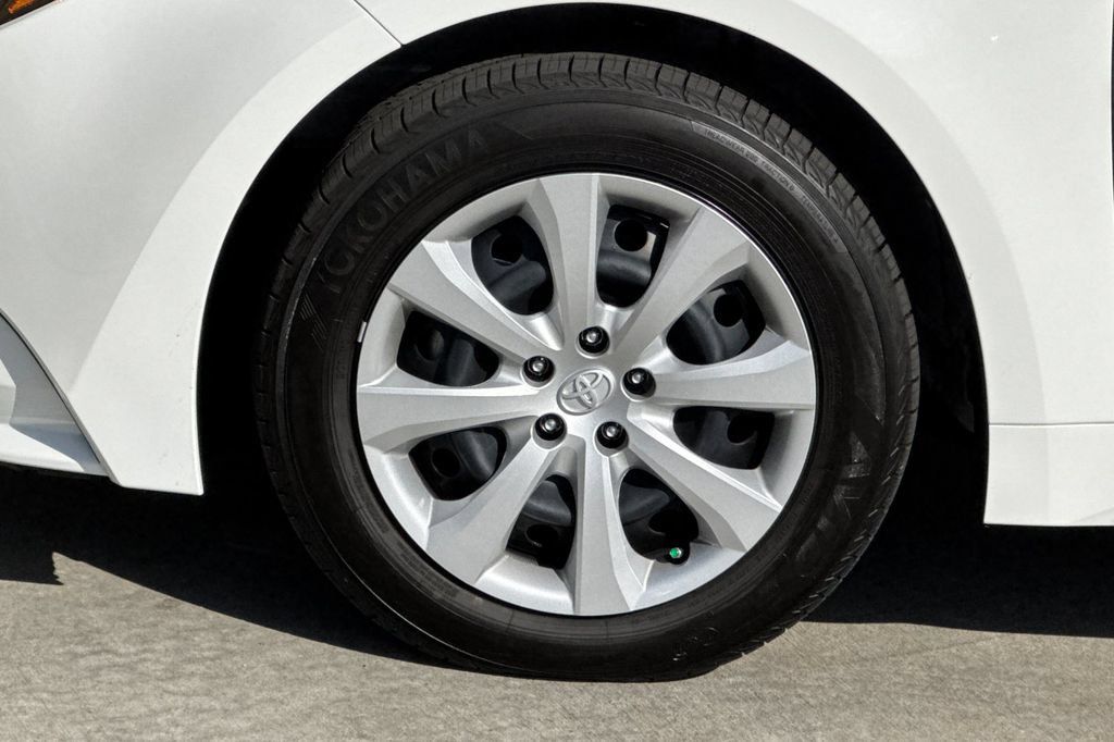 Used 2026 Toyota Corolla LE FWD image 30
