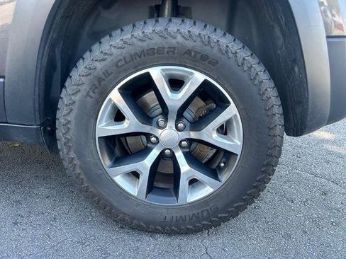 Used 2018 Jeep Cherokee Trailhawk w/ Quick Order Package 27L AWD/4WD image 32