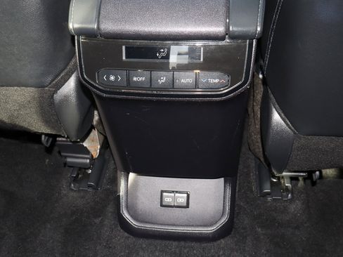 Used 2024 Toyota Highlander XLE image 22