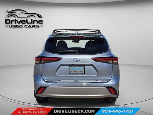 Used 2023 Toyota Highlander Platinum image 4