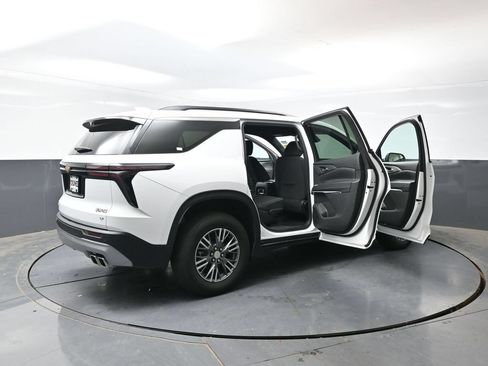Used 2024 Chevrolet Traverse LT FWD image 58