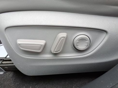 Used 2023 Toyota Highlander XLE image 25