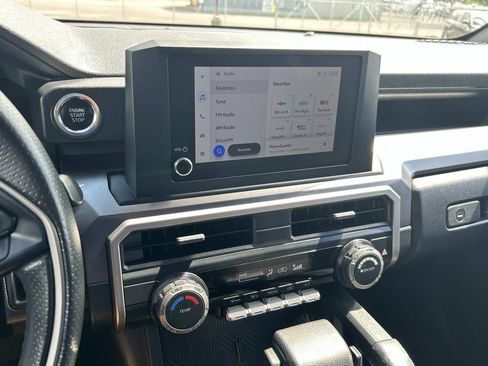 Used 2025 Toyota 4Runner SR5 AWD/4WD image 29