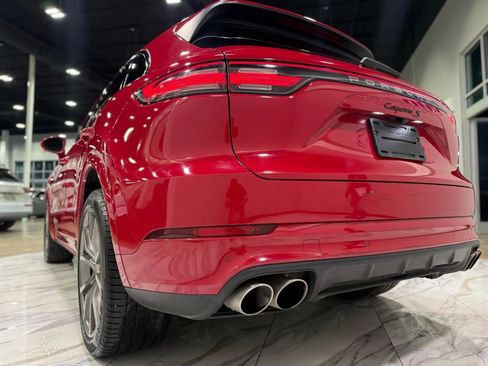 Used 2021 Porsche Cayenne S image 11