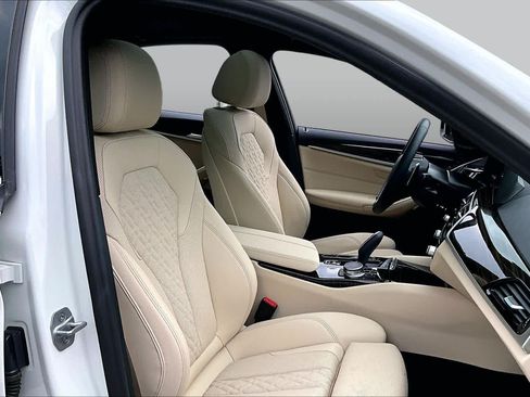 Used 2023 BMW 530i w/ Premium Package RWD image 8