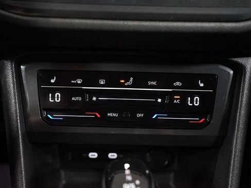 Used 2022 Volkswagen Tiguan SE FWD image 19
