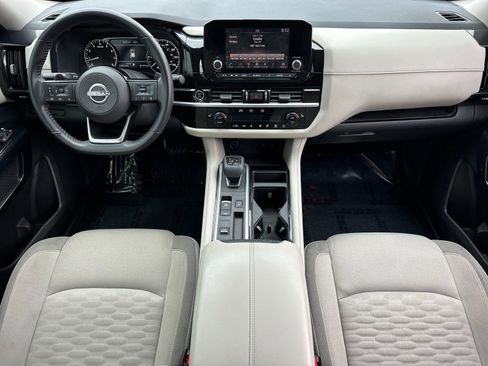 Used 2022 Nissan Pathfinder SV FWD image 12