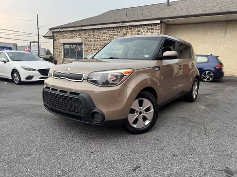Used 2014 Kia Soul FWD image 2