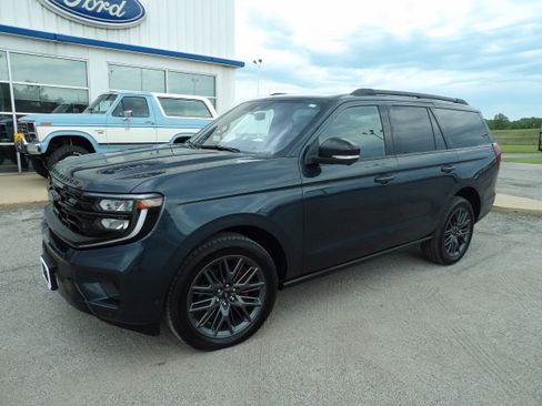 Used 2025 Ford Expedition Platinum w/ Stealth Performance Package AWD/4WD image 2
