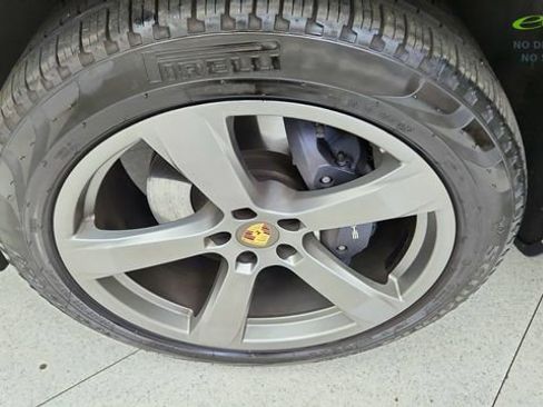 Used 2024 Porsche Macan AWD/4WD image 55