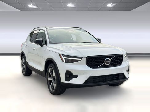 New 2026 Volvo XC40 B5 Plus w/ Protection Package Premier image 7