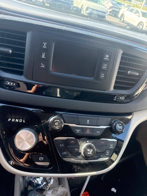 Used 2017 Chrysler Pacifica LX w/ Tire & Wheel Group FWD image 8
