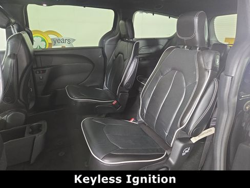 Certified 2024 Chrysler Pacifica Limited w/ S Appearance Package FWD image 13