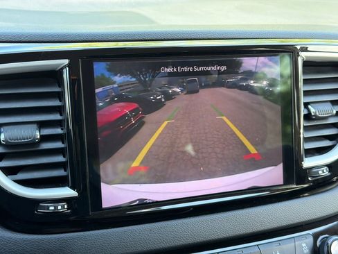 Used 2023 Chrysler Pacifica Touring-L FWD image 28