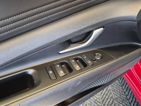Used 2025 Hyundai Elantra SEL FWD image 15