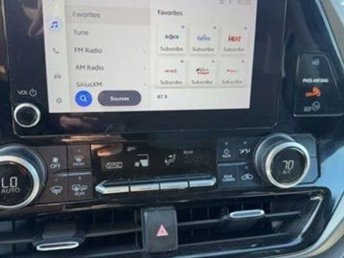 Used 2023 Toyota Highlander L image 10