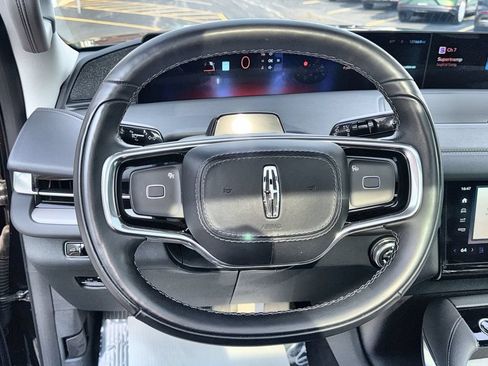 Certified 2025 Lincoln Navigator Reserve AWD/4WD image 11