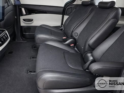 Used 2022 Kia Carnival SX Prestige image 10
