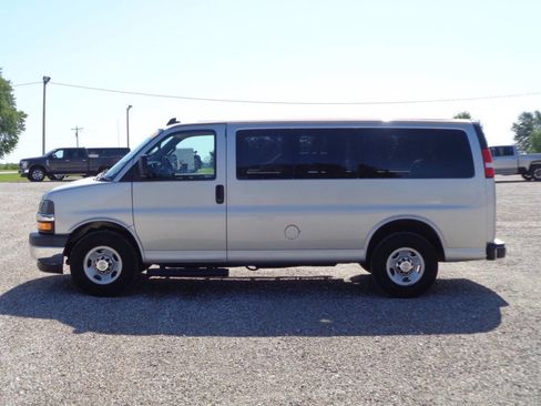 Used 2018 Chevrolet Express 2500 LT w/ LT Preferred Equipment Group image 2