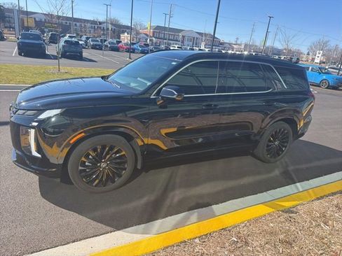 Used 2024 Hyundai Palisade Calligraphy image 3