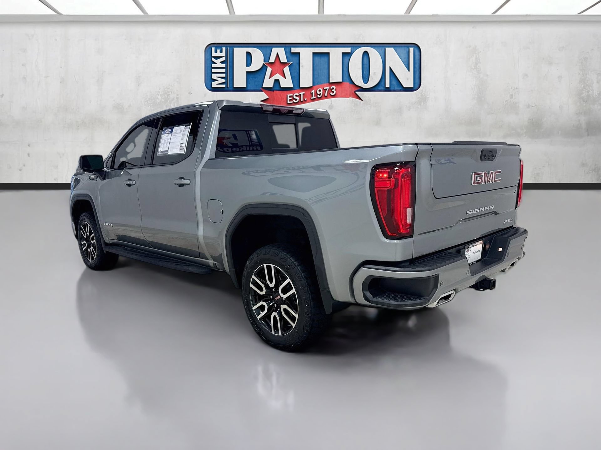 Used 2023 GMC Sierra 1500 AT4 w/ Technology Package AWD/4WD image 5