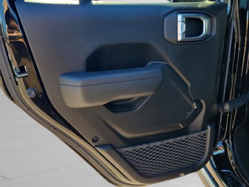 Used 2021 Jeep Wrangler Unlimited Rubicon w/ Xtreme Recon 35" Tire Package image 29