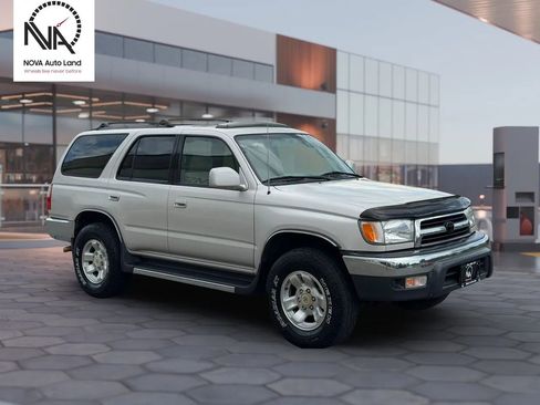 Used 2000 Toyota 4Runner SR5 AWD/4WD image 2
