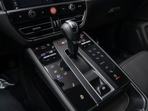 Used 2026 Porsche Macan Turbo AWD/4WD image 15