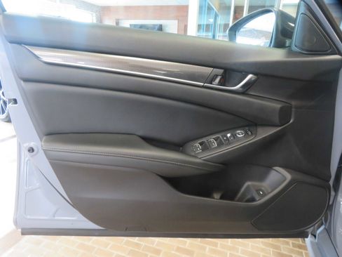 Used 2021 Honda Accord Sport image 13