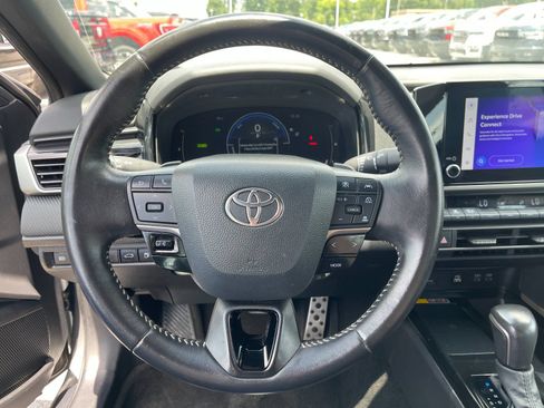 Used 2025 Toyota Camry SE FWD image 24